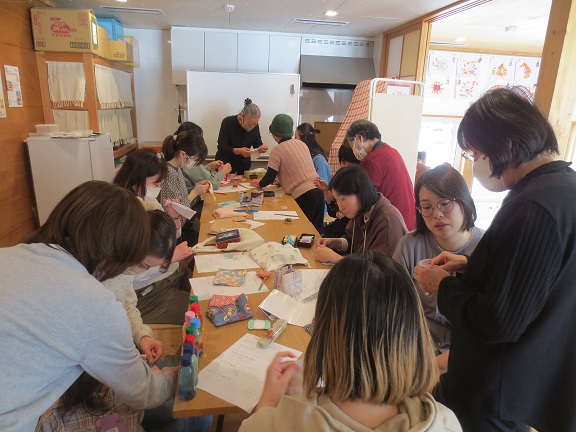 お念珠袋作り😊(にこにこの日)